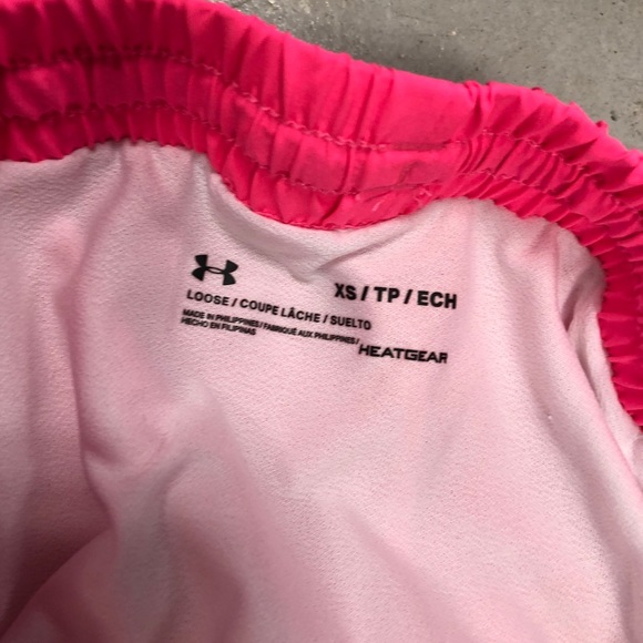Hot pink under armour shorts - Picture 5 of 5